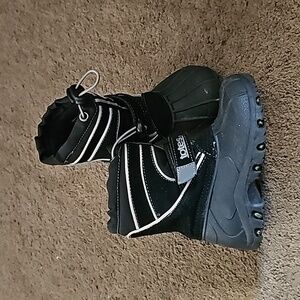 Totes Toddler snow boots